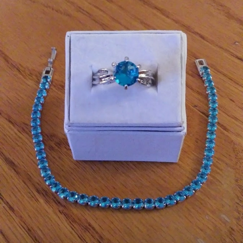 New .925 sterling silver blue topaz ring size 7 an